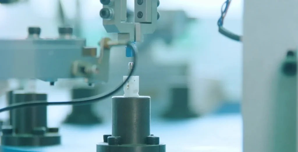 Linha de produção de conectores de fibra óptica